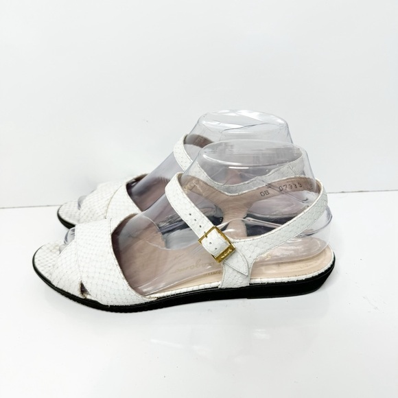 COPY - Salvatore Ferragamo Boutique woven white sandals, sz 8 - Picture 4 of 8